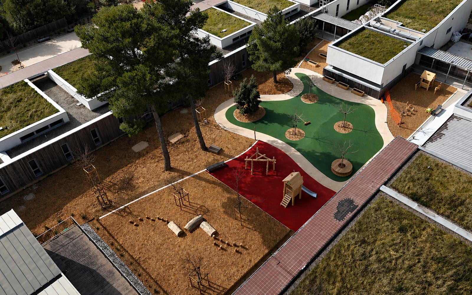 Désimperméabilisation et végétalisation des cours du groupe scolaire des Moulins de Barbentane