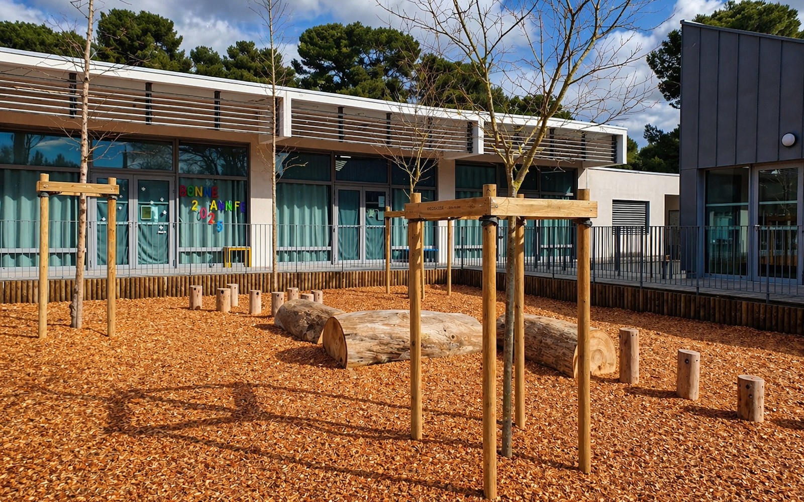 Désimperméabilisation et végétalisation des cours du groupe scolaire des Moulins de Barbentane