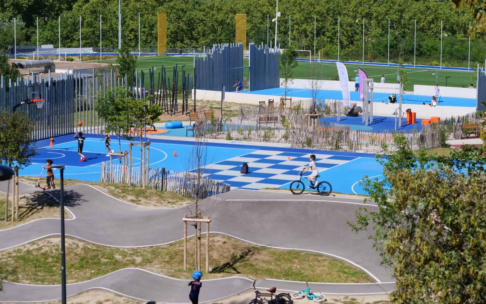 Complexe sportif, pump track et aire de jeu à Juvignac